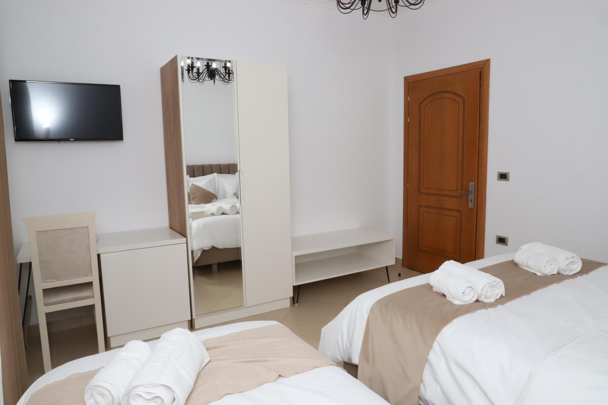 Vila Malasi Berat Exterior foto