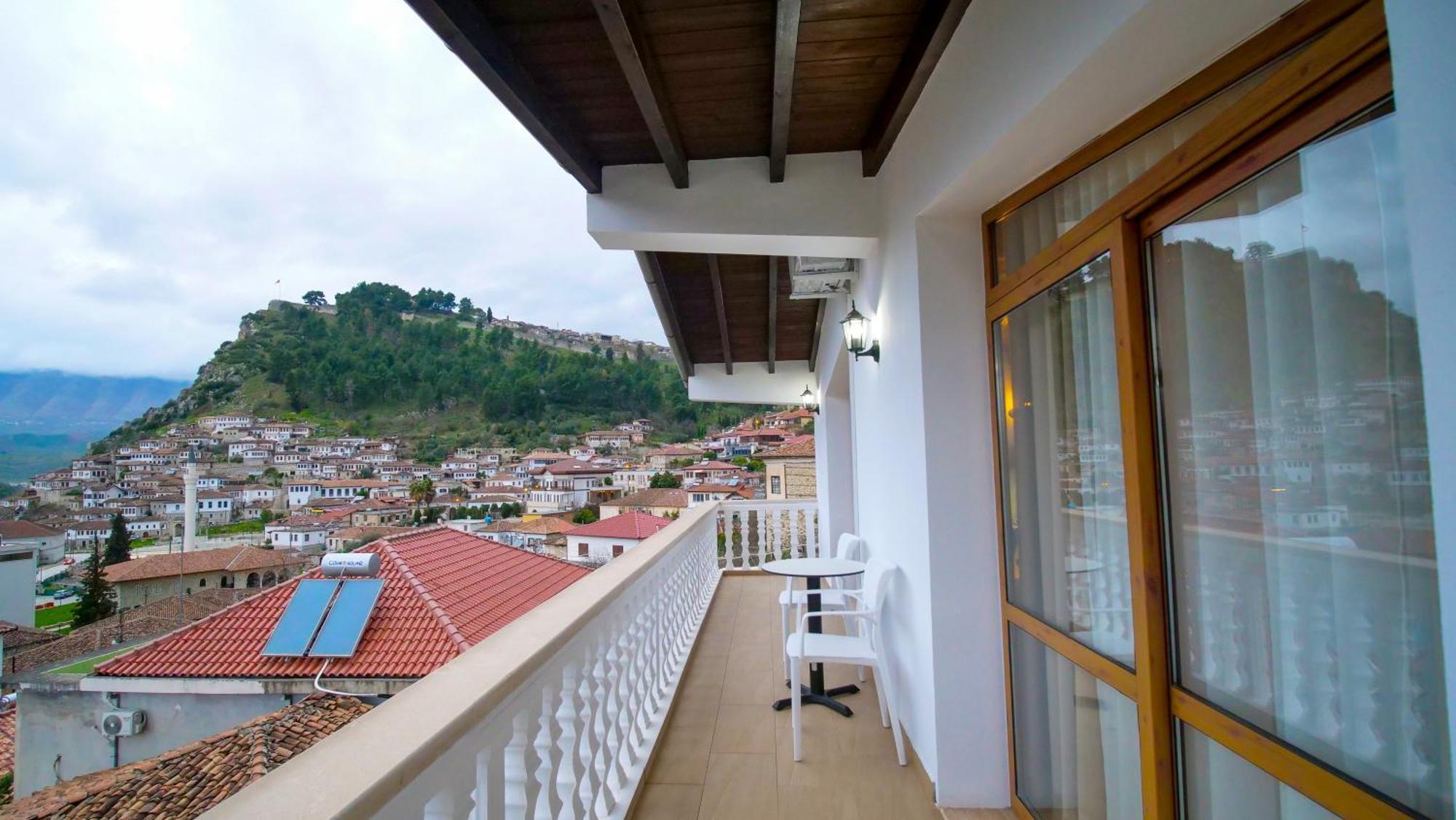 Vila Malasi Berat Exterior foto